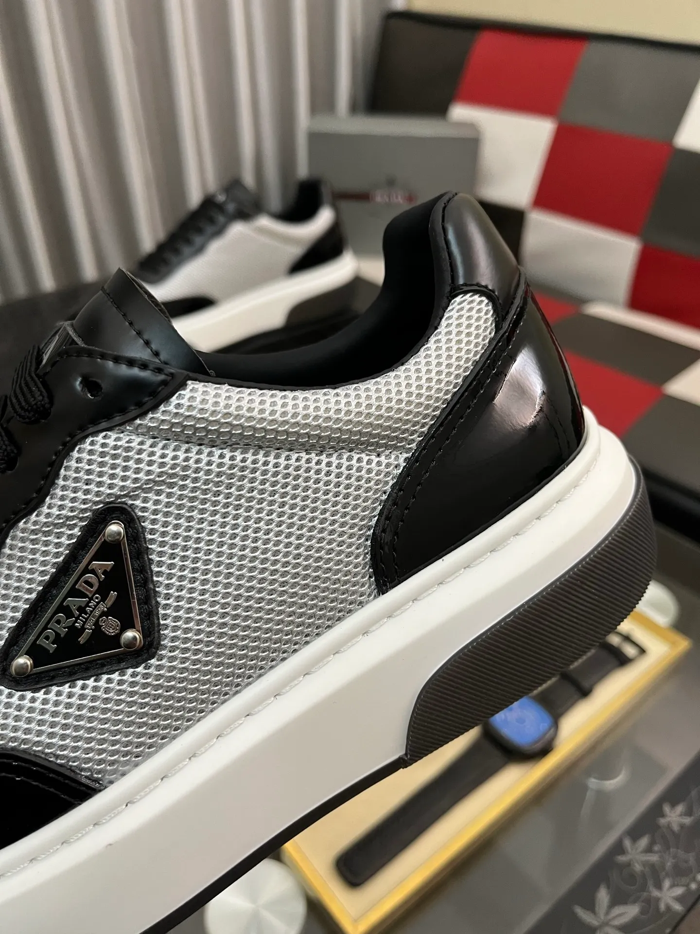 Men's shoes 💰: 560⌚️⌚️[PRADA] Prada casual shoes, originally developed 1:1, made of high-mercerized cowhide with imported cowhide, silk sheepskin lining, rubber outsole, comfortable and soft on the foot, size: 38-442️⃣Colors available